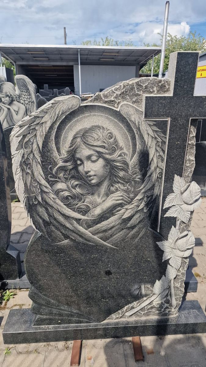 Monumente din curtea noastră — fotografia 1