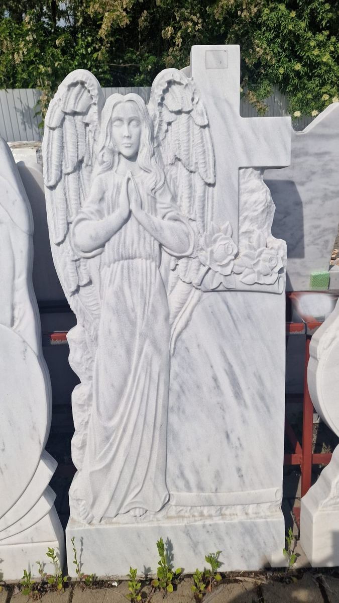 Monumente din curtea noastră — fotografia 19