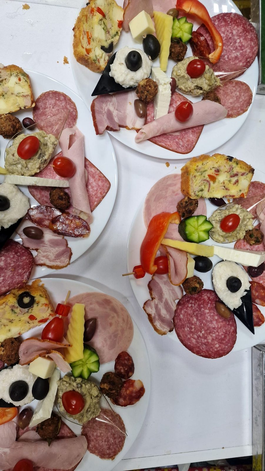 Aperitiv la farfurie